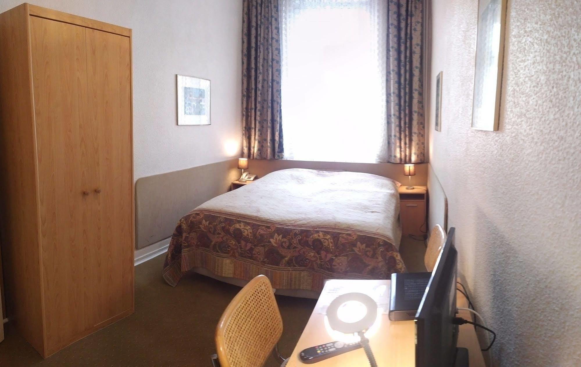 Central Budget Hotel Bonn Eksteriør billede