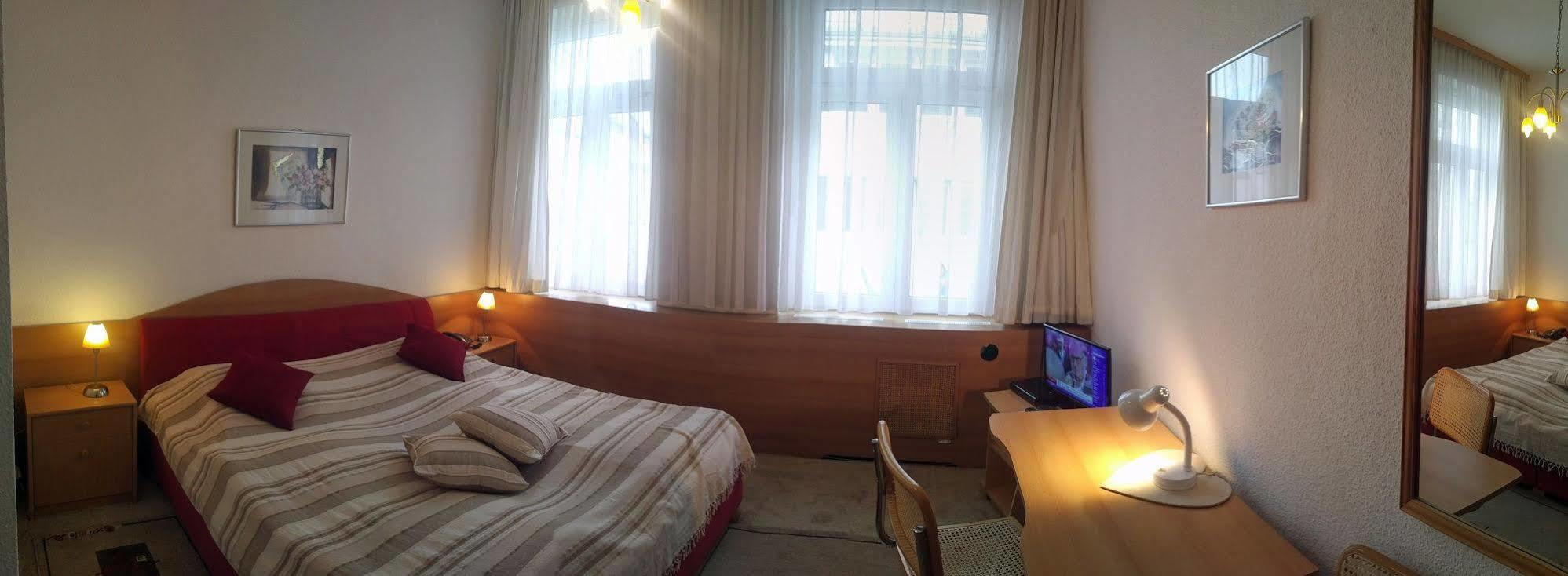 Central Budget Hotel Bonn Eksteriør billede
