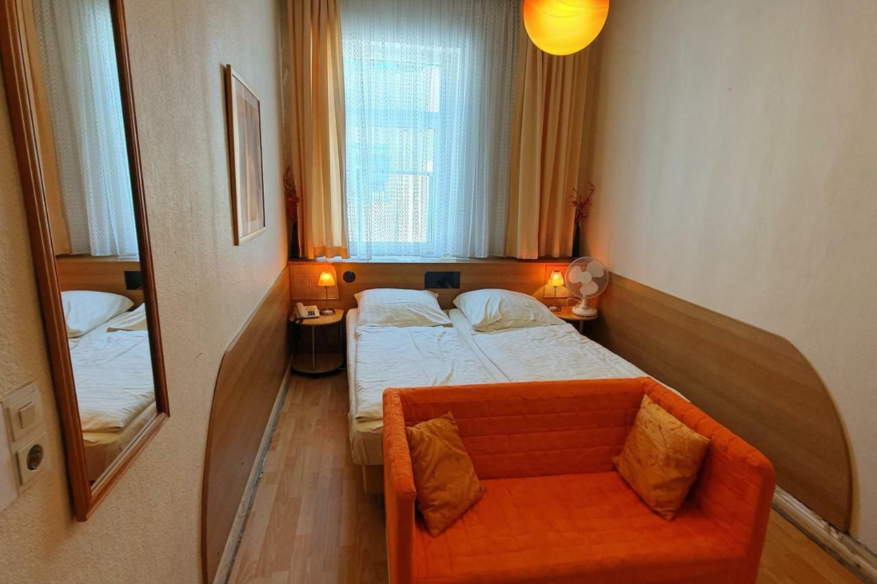 Central Budget Hotel Bonn Eksteriør billede